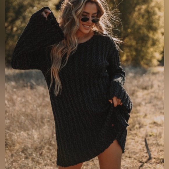 PEACH LOVE CALIFORNIA Black Flare Bell Sleeves Mini Sweater Dress - Picture 4 of 7